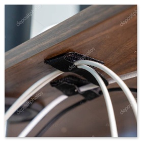 Vorher: chaotischer Schreibtisch – Nachher: aufgeräumtes Setup